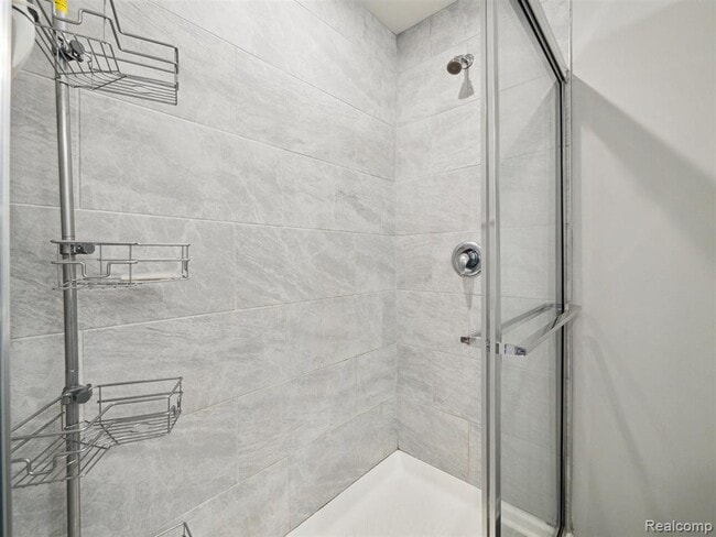 Building Photo - 4765 Glenora Dr