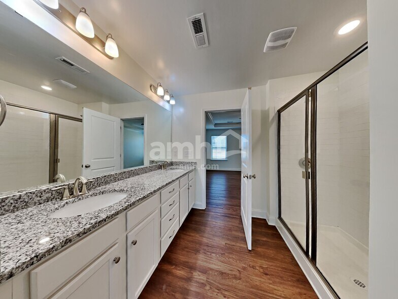 Building Photo - 151 Twin River Dr