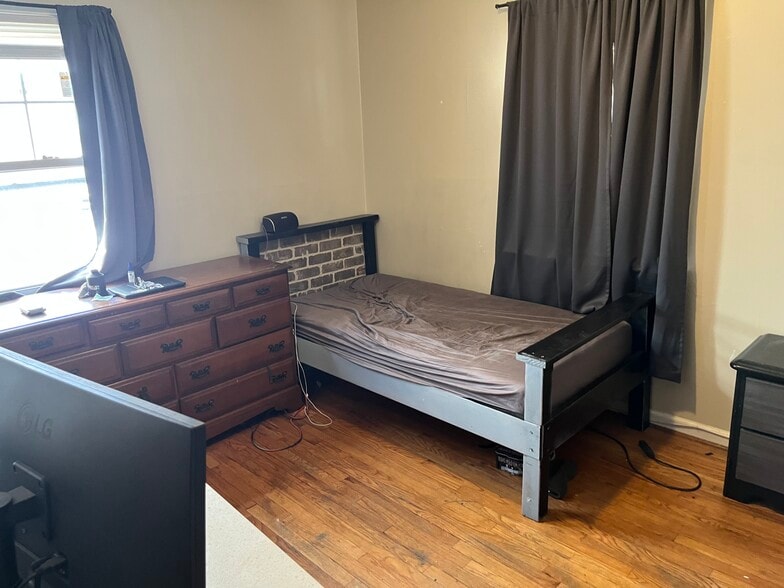 Building Photo - 59 Brookview Dr