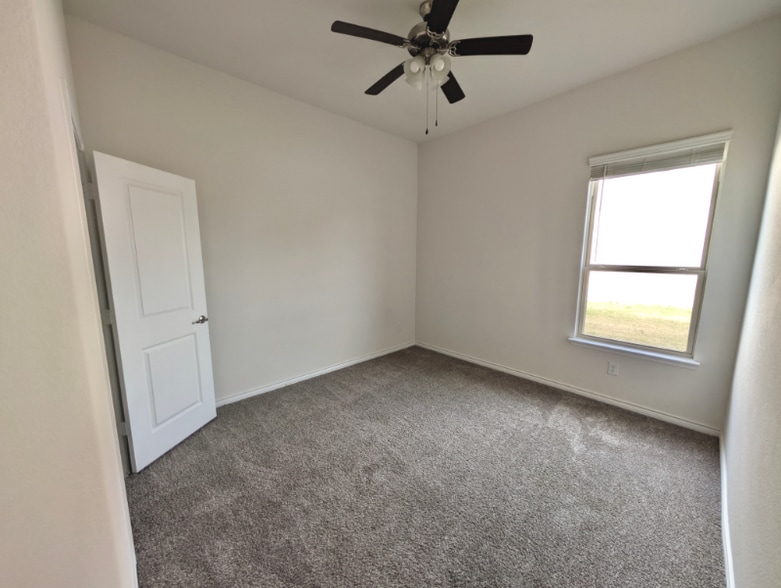 Building Photo - 1013 Sublime Dr