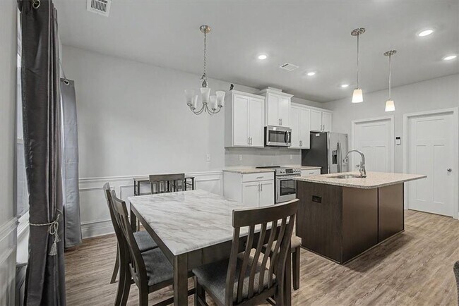 Building Photo - 1360 Sugar Glen Ct