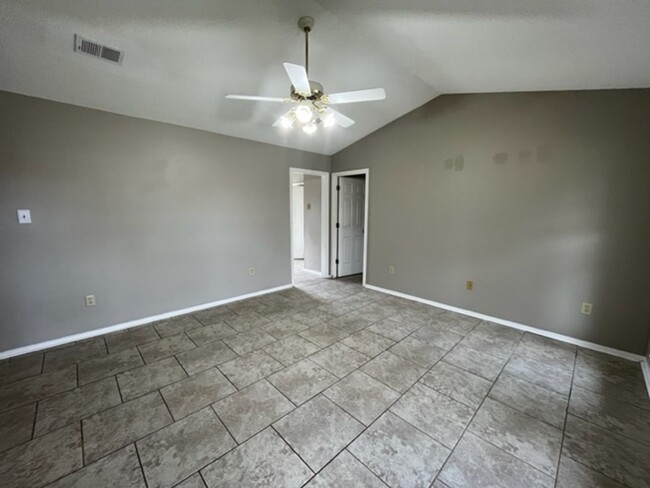 Building Photo - Renovated 3 Bedroom 2 Bath Home for Rent!!