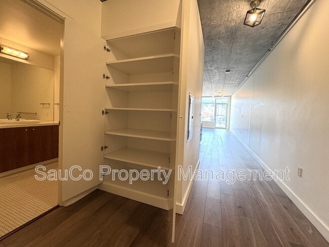 Building Photo - 1926 W Burnside St