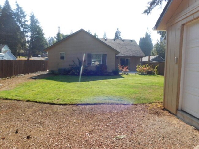 Building Photo - 3Bd/2Ba Single Story Home - Available Soon!