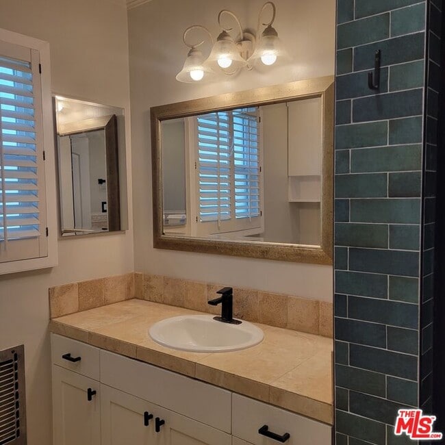 Building Photo - 2781 N Bellflower Blvd