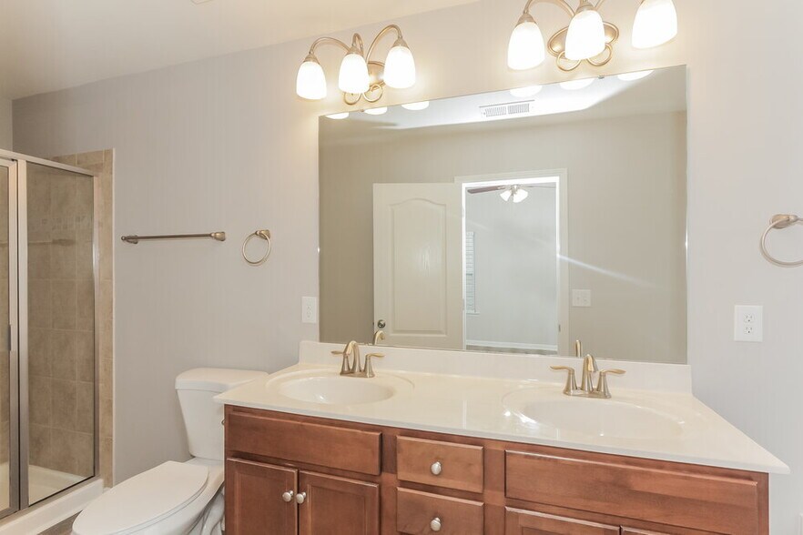 Building Photo - 9948 Evergreen Terrace Dr