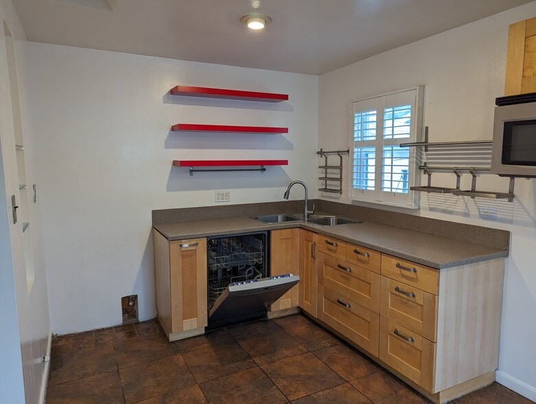 Building Photo - 16045 Leadwell St