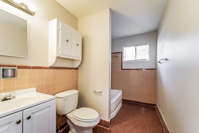 Building Photo - 234 Valley Vista Dr