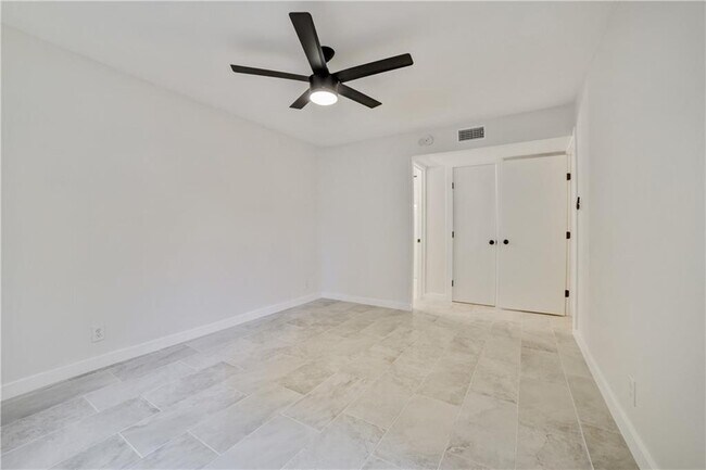 Building Photo - 2600 Penny Ln