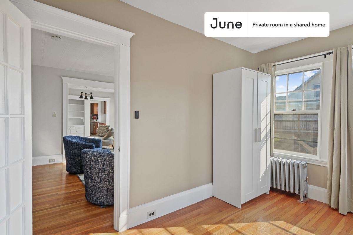 Building Photo - Room in Shared 6 bed/2 bath home