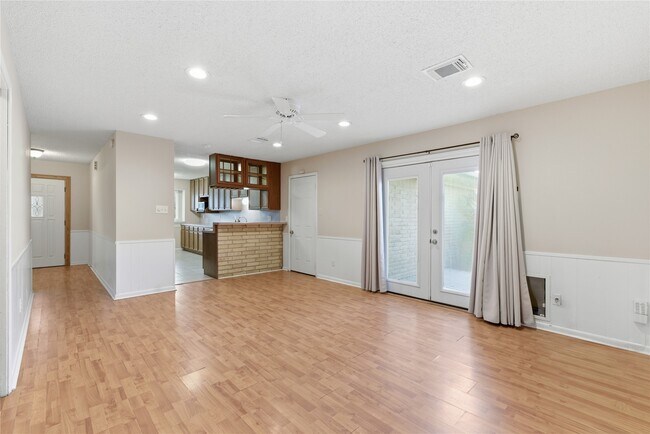 Building Photo - 5814 Viking Dr