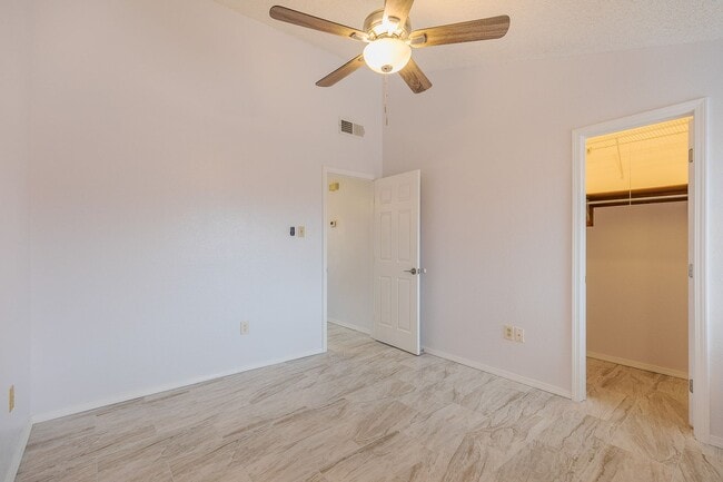 Building Photo - Comfortable 2 Bed 2 Bath - Pet Friendly & New Amenities!