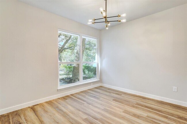 Building Photo - 402 Mulberry Dr