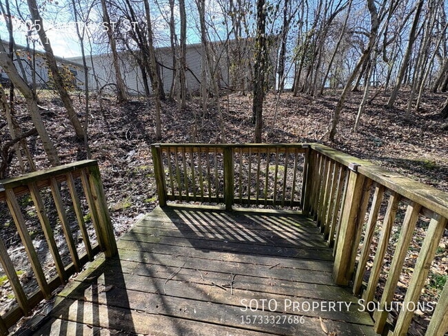 Building Photo - 605 Amethyst St