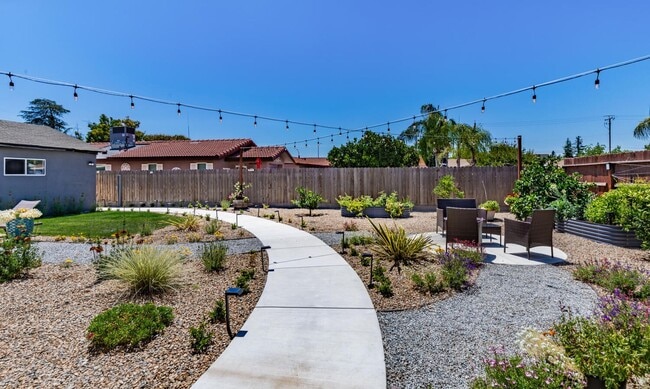 Building Photo - Karin's Kottage-New 2 Bedroom/2 Bath Furnished or Unfurnished Oasis for Lease