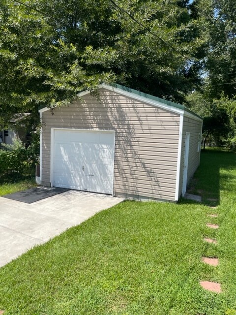 Building Photo - 114 Beaufort Dr