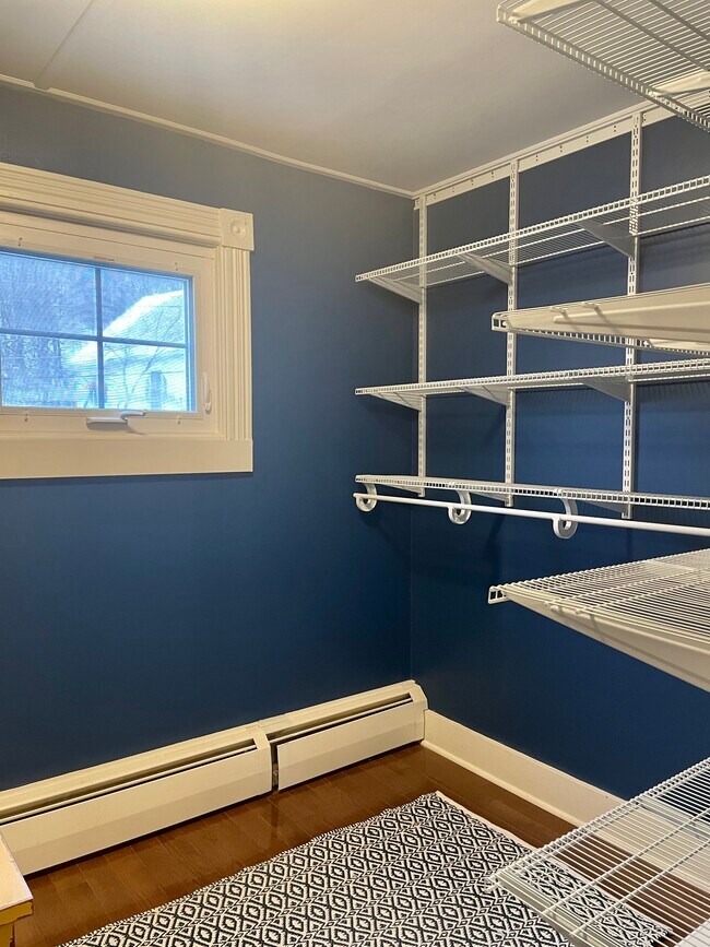 Building Photo - 14 Tyler St