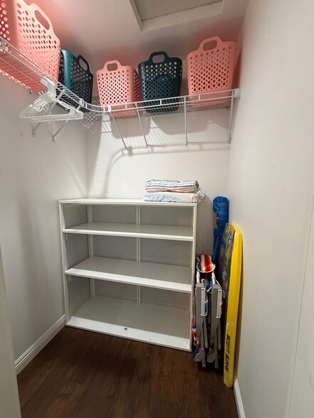 Building Photo - 532 W 40th St