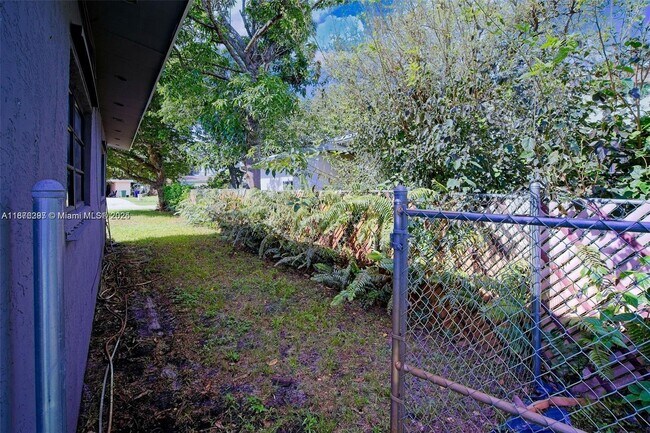 Building Photo - 372 W Dayton Cir