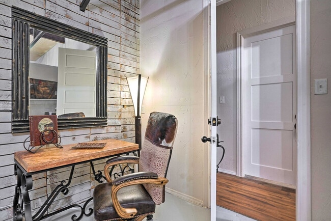 Building Photo - 3704 San Bernardo Ave