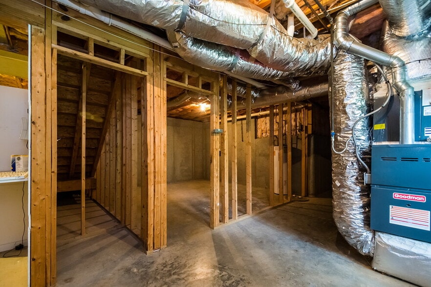 Building Photo - 19 Colonial Way