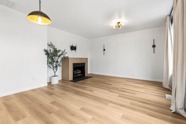 Building Photo - 3940 NW 148th Pl