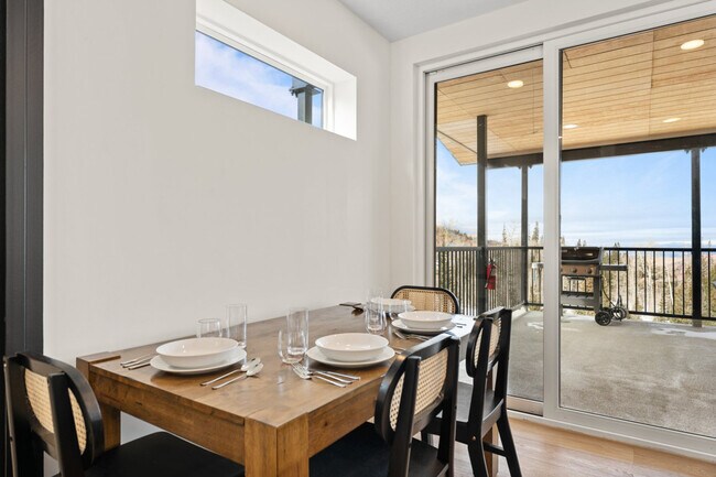 Building Photo - 220 Circle Dr