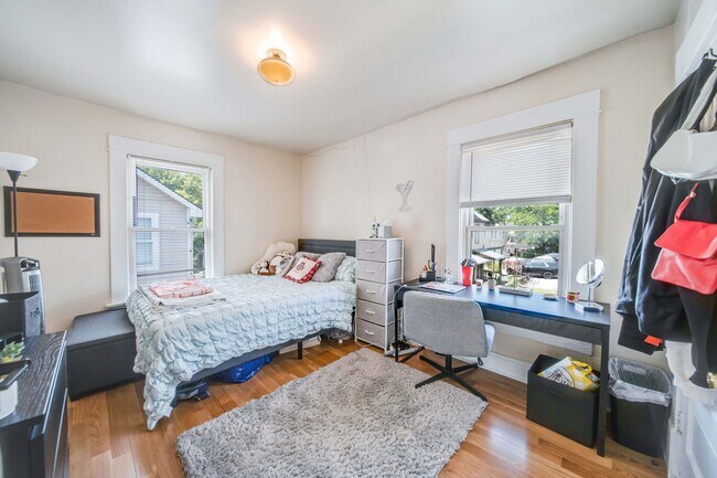 Building Photo - Ultimate 6-Bedroom House with Amazing Front Porch!