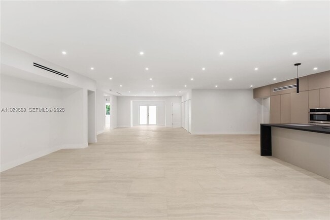 Building Photo - 2251 SW 20th St