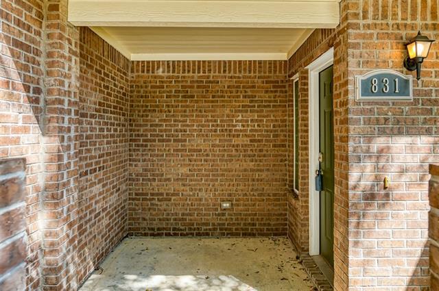 Building Photo - 831 Summercreek Dr