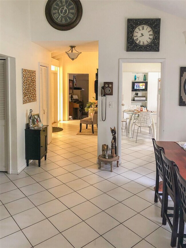 Building Photo - 5614 Hammock Ln