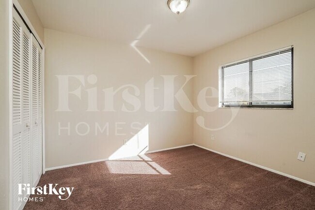 Building Photo - 241 SE 1st Ave