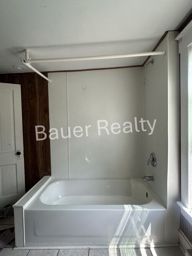 Building Photo - Affordable Three Bedroom Home