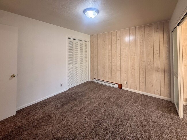 Building Photo - 227 24th St SE