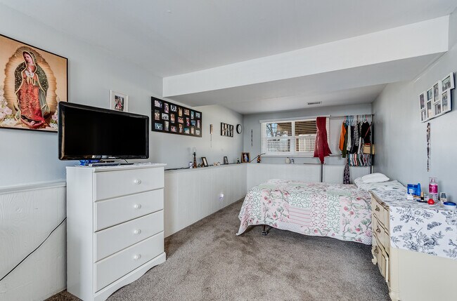 Building Photo - 2340 Portsmouth Ct