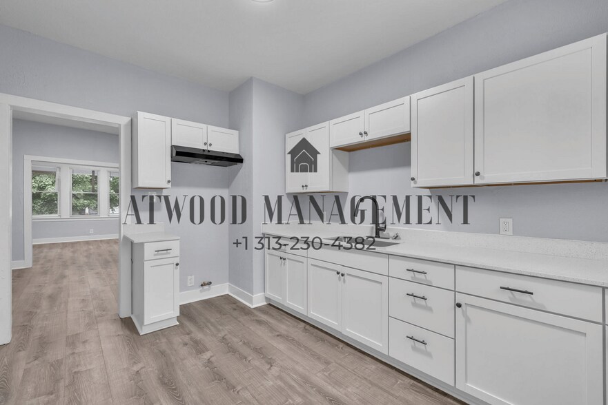 Building Photo - 8693 Woodlawn Ave