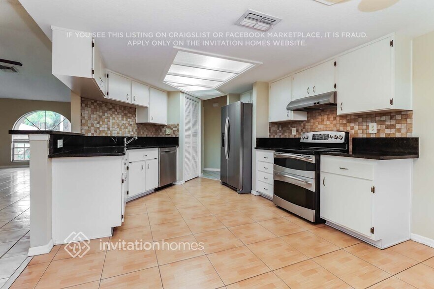 Building Photo - 5909 Redhawk Dr