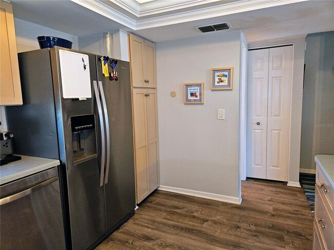 Building Photo - 255 Capri Cir N