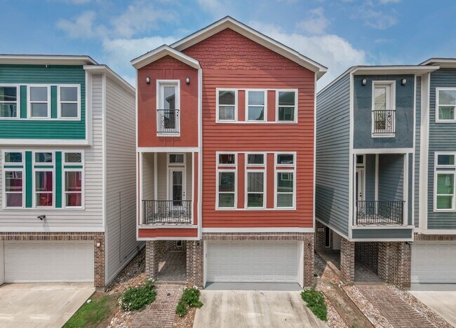 Primary Photo - 2114 Oatfield Dr