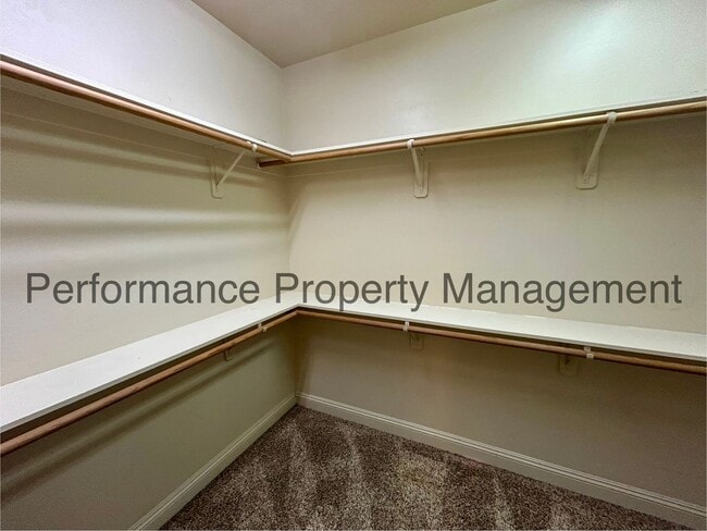 Building Photo - Gorgeous 2 Bed/2.5 Bath + Office w/ Lake V...