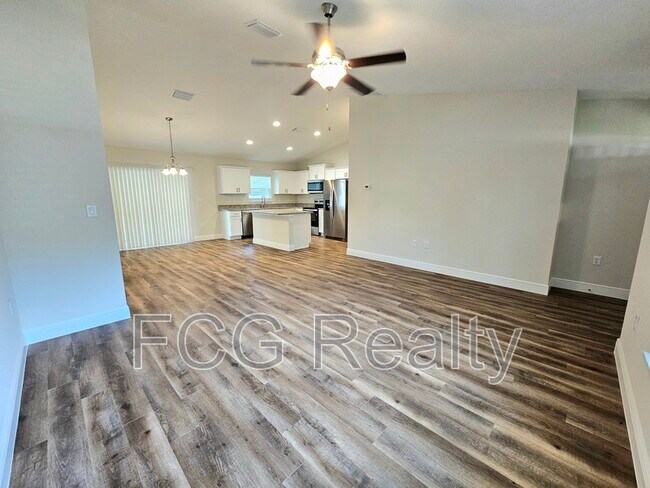 Building Photo - 661 E Vercelli Ln