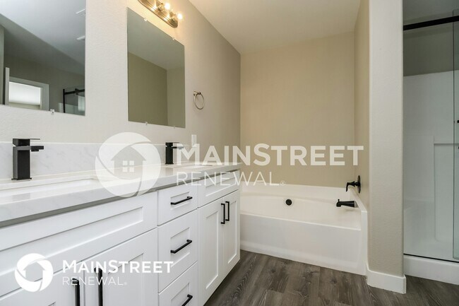 Building Photo - 8402 S 20th Pl
