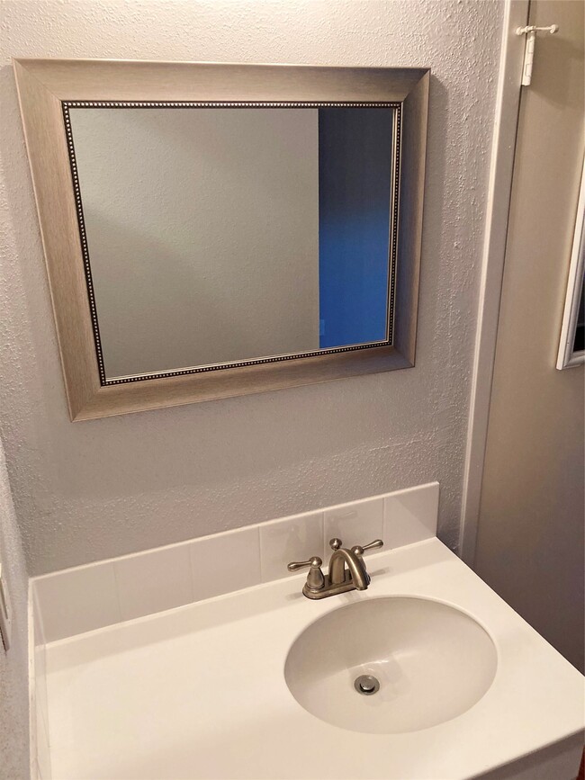 Building Photo - 12009 Greenwood Forest Dr