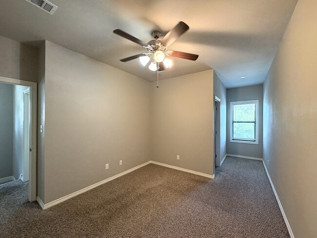 Building Photo - 4011 Oaklawn St