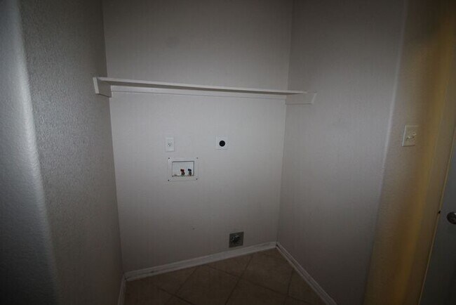 Building Photo - 2908 Tucson Dr