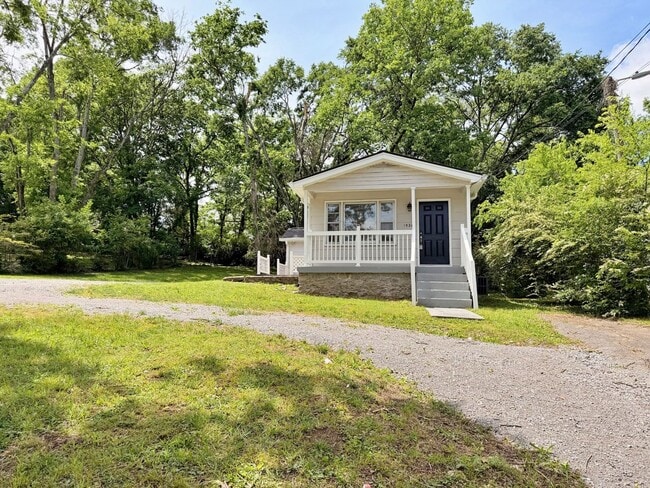 Building Photo - Move-In Ready 3BR Rental with Spacious Yard & Deck