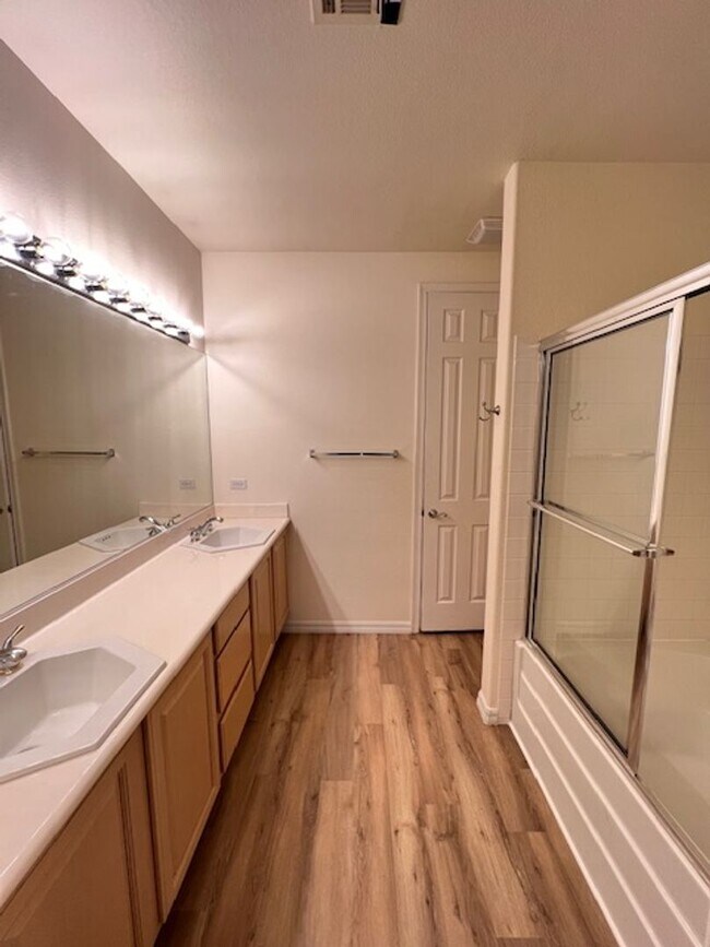 Building Photo - Condo on TPC Summerlin golf course! $2250/...