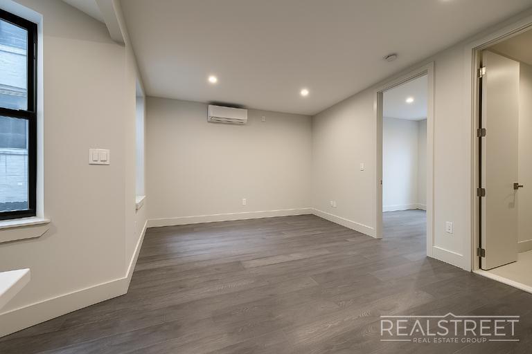 Building Photo - Stunning 1 Bed Near Prospect Park