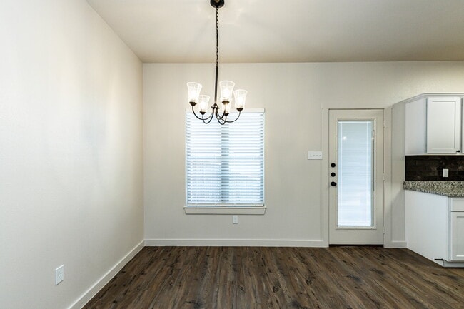 Building Photo - Like-New Modern Townhomes in Cooper ISD!