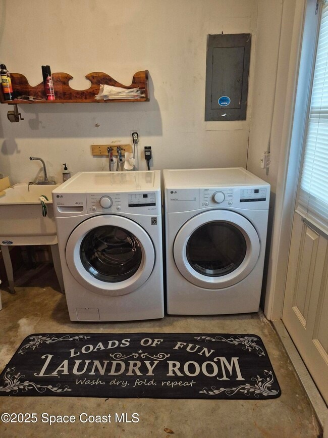 Building Photo - 333 Bahama Dr